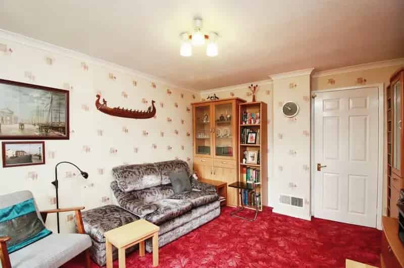 Five Bedroom Detached House Near Local Schools