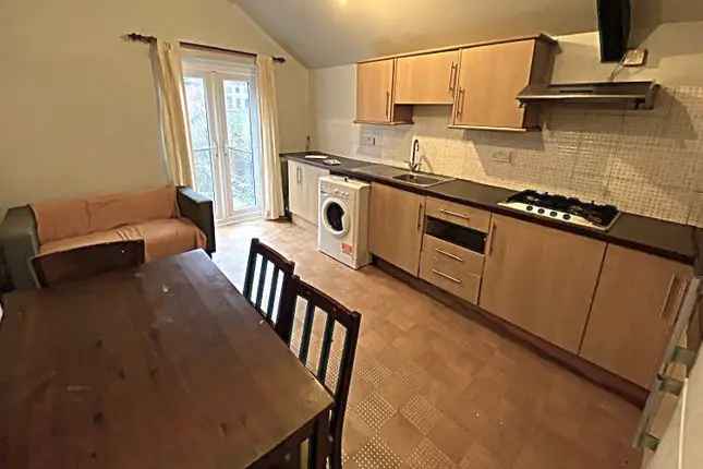 Maisonette to rent in City Road, Cardiff CF24