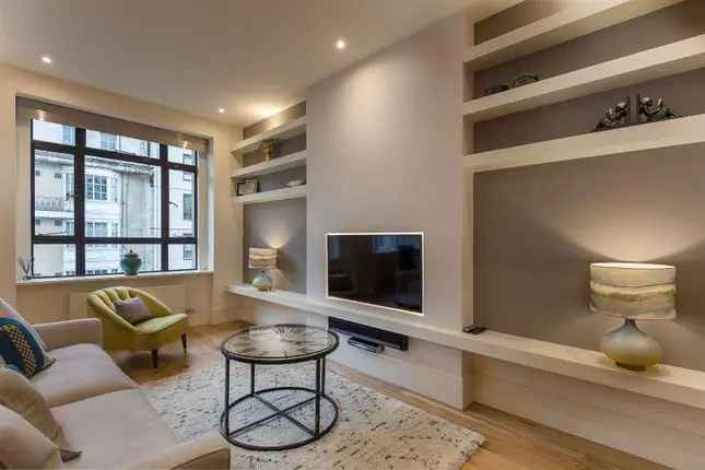 Flat to rent in Great Portland Street, London W1W