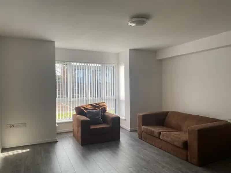 2 Bedroom Flat for Sale -  Refurbished Apartment with Parking and Rental Income