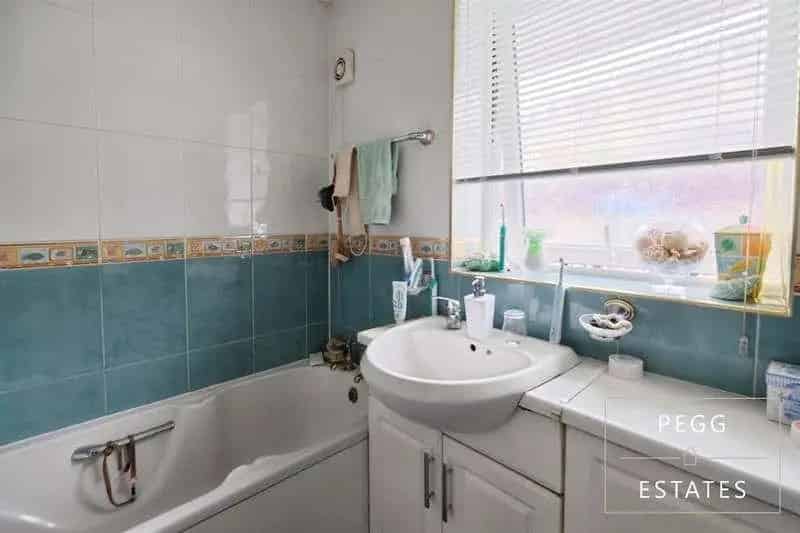 3 bed house for sale