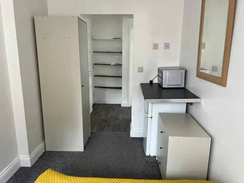 Ground Floor Studio Flat for Single Working Person Available Now