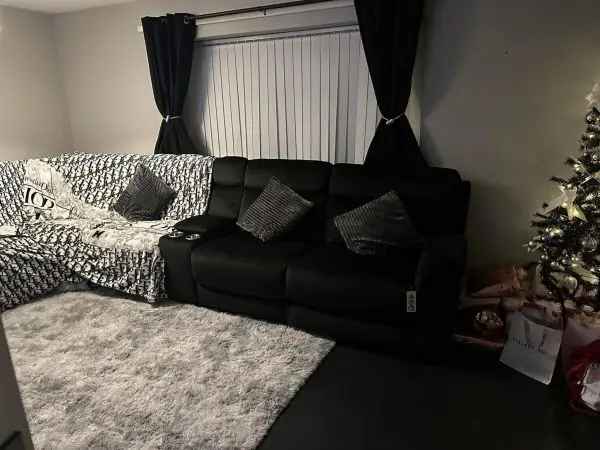 Flat For Rent in Newport, Wales