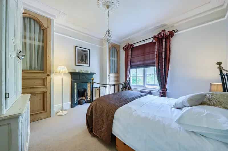 5 Bedroom Townhouse for Sale in Guildford