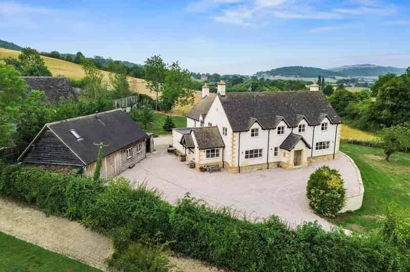 5 Bedroom Detached House for Sale in Cheltenham