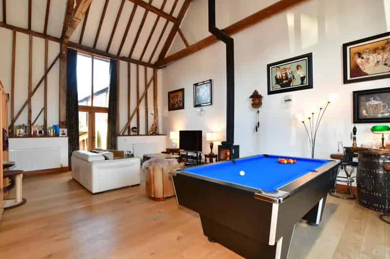 Barn Conversion 4 bedrooms Church Lane Waltham