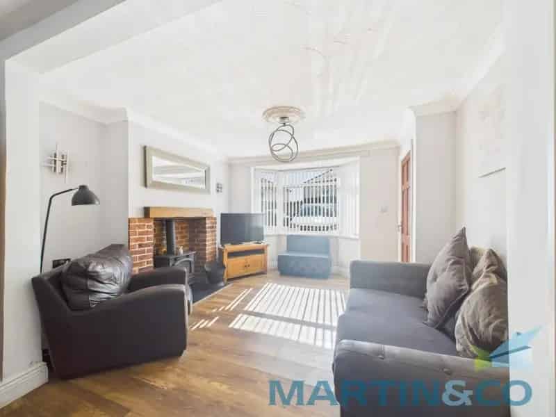 3-4 Bedroom Semi-Detached House For Sale