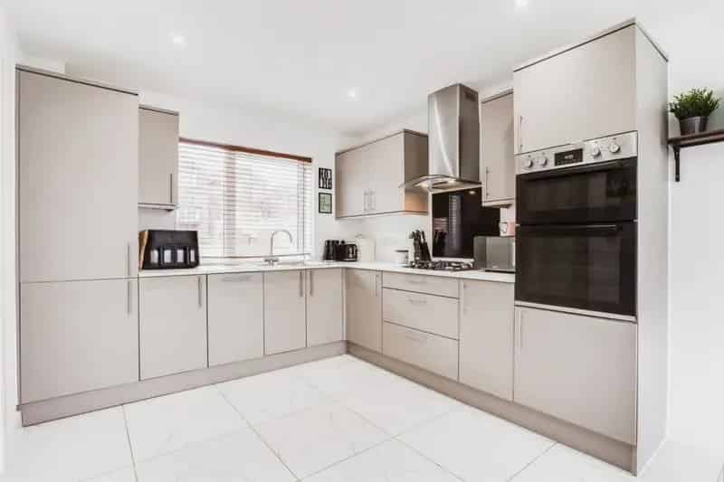 3 Bed Detached House Near Motorway Links and Schools