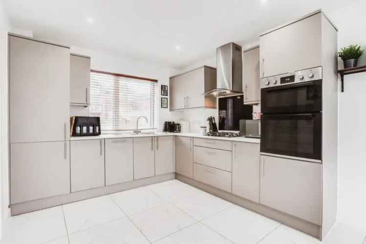 3 Bed Detached House Near Motorway Links and Schools