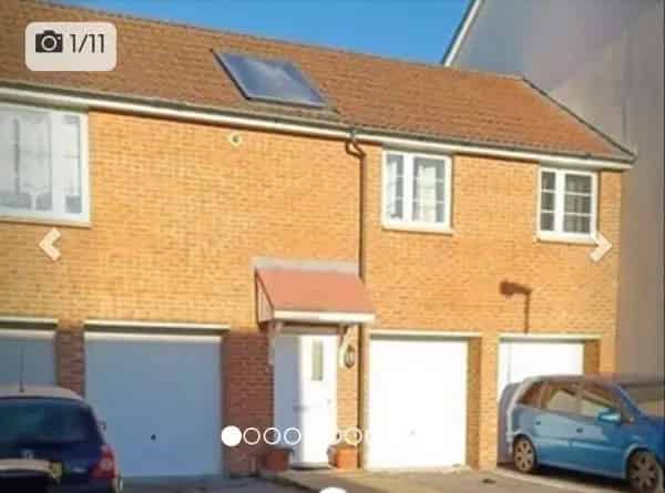 Spacious 2-Bed Coach House with Private Garage and Parking Near Amenities and Schools