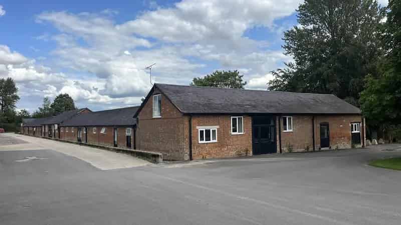 Roundway Hill Business Centre Unit 2: High-Quality Refurbished Office Space