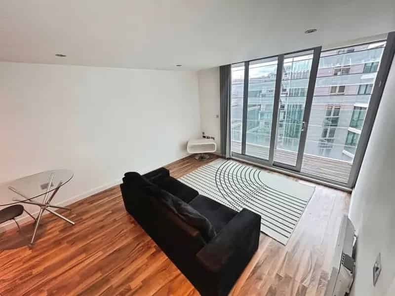 1 Bed Flat to Rent Sheffield City Centre Balcony July 2025
