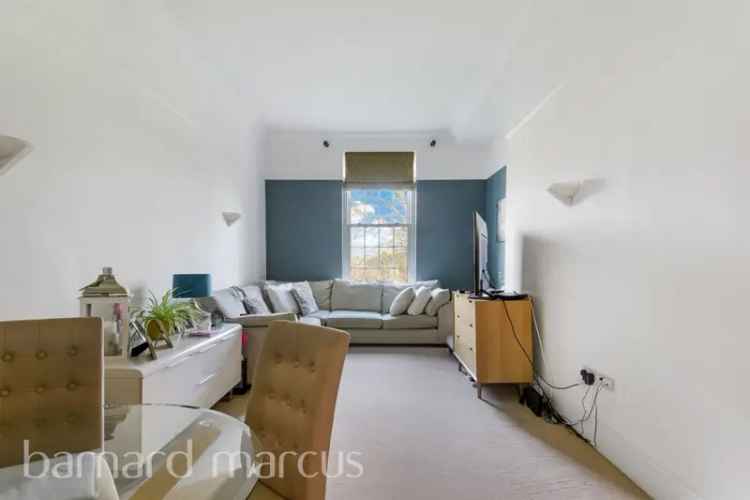 Stunning First Floor Apartment in Livingstone Park Epsom