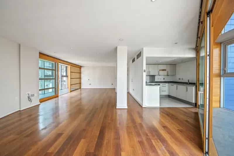 3 Bedroom Flat for Sale in Battersea Riverside