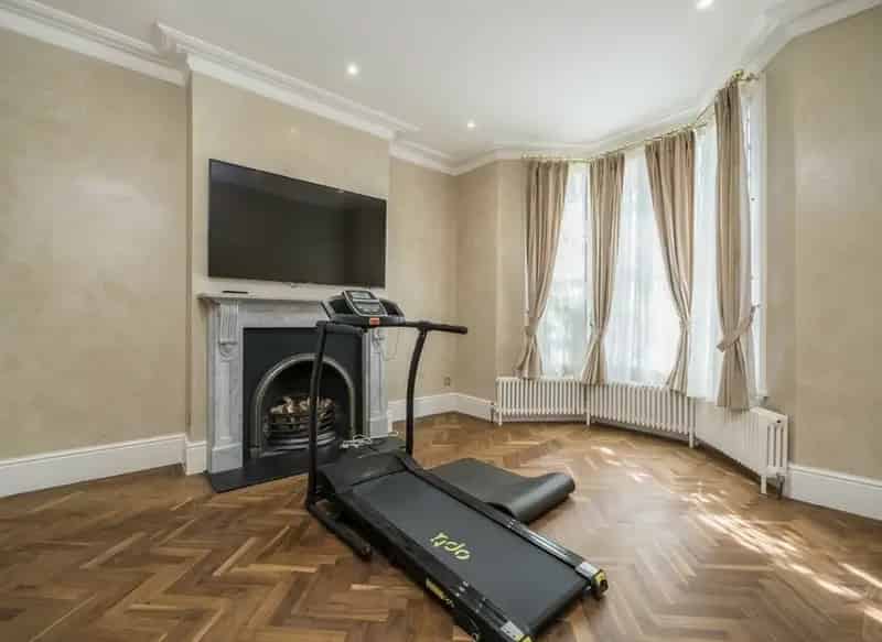 Four Bedroom House with Large Garden Near Kings Road