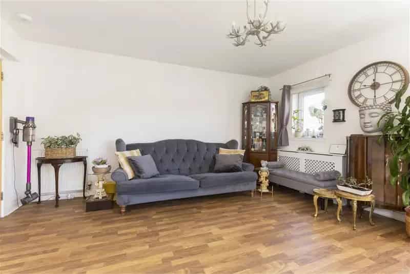 2 Bed Flat Chesser Edinburgh Modern Development