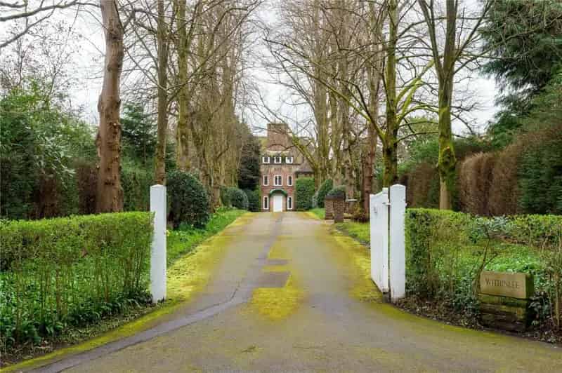 6 Bedroom Mansion House with 1.4 Acres of Gardens