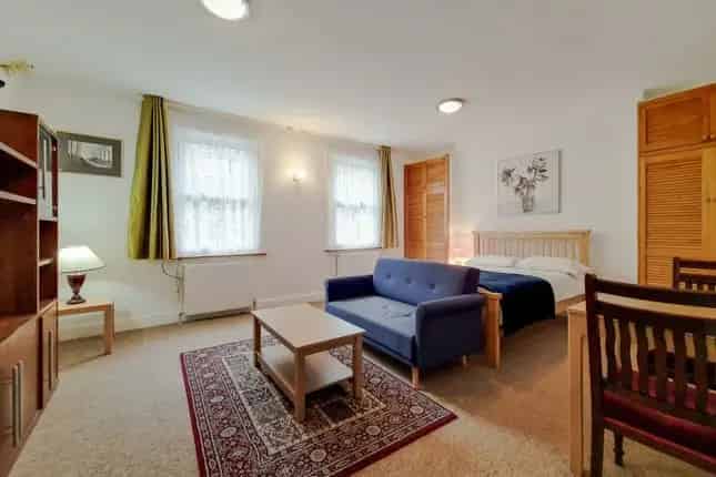Freehold Building in London W8 - Redevelopment Opportunity