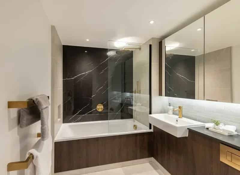 Landmark Pinnacle Luxury Apartment Stunning Views 5 Star Amenities