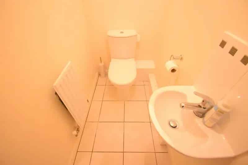 2 Bedroom Maisonette Apartment Near Playing Field