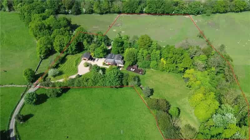 Gardeners Cottage 5 Bed House 7 Acres Land Cinema Room Pool