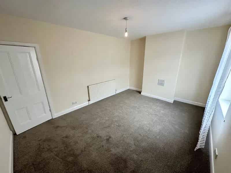 Spacious 2 Bed Mid Terraced House in Castleford