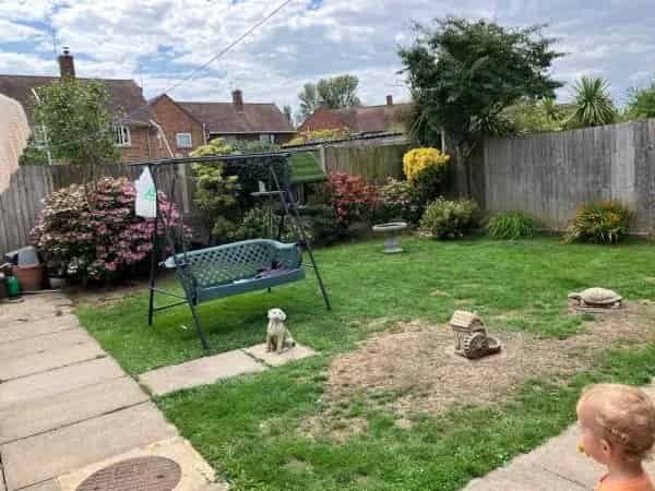 Beautiful 2 Bed Chalet with Garden and Driveway