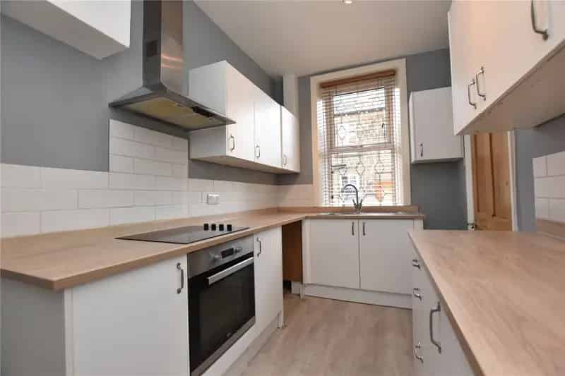 Guiseley 2 Bed End Terrace House Near Train Station