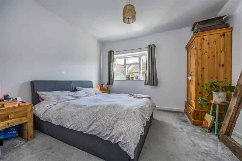 3 Bedroom House to Rent South Facing Garden Open Plan Living