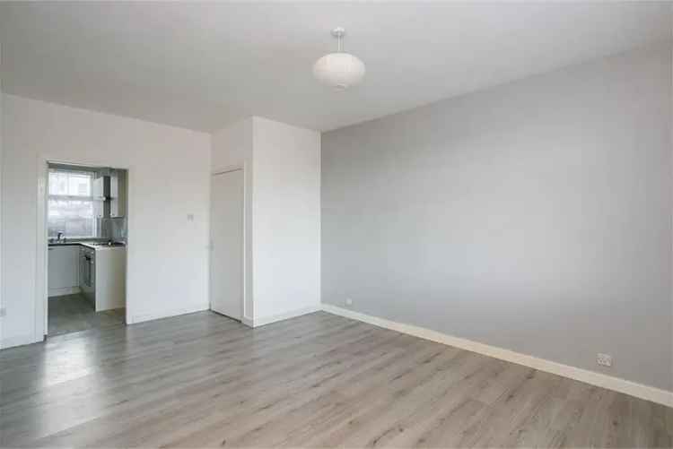 2 Bed Flat - Ground Floor with 1 Reception Room