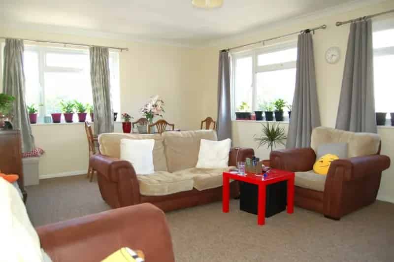 3 Bedroom Flat To Rent