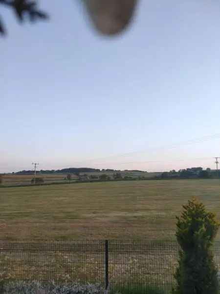 Countryside View Family Home Near Parks and Schools