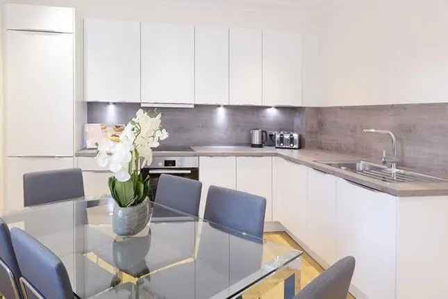 Flat to rent in Hamlet Gardens, Ravenscourt Park, London W6