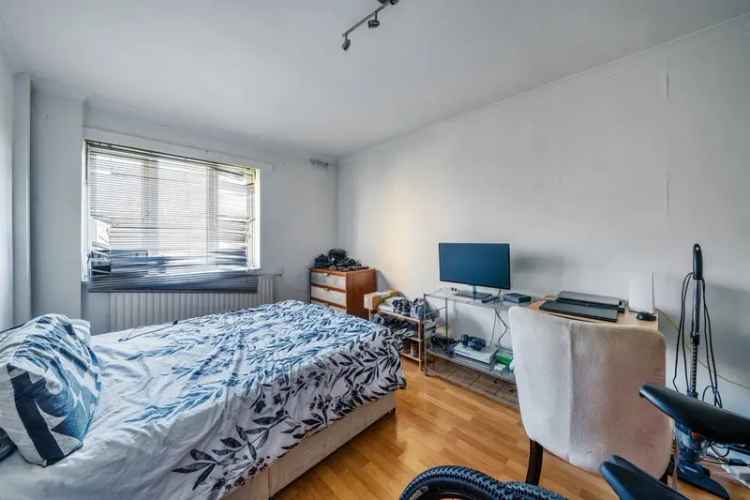Three Double Bedroom Maisonette Near Kennington Park