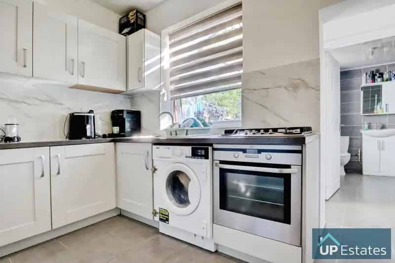 2 Bedroom Terraced House to Rent Near Local Amenities