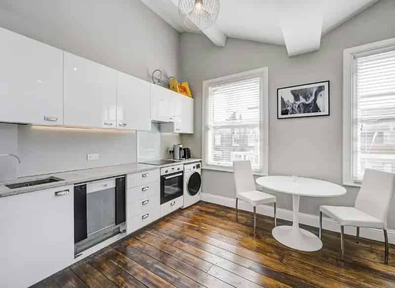 Two Bedroom Maisonette near Westbourne Park and Queens Park