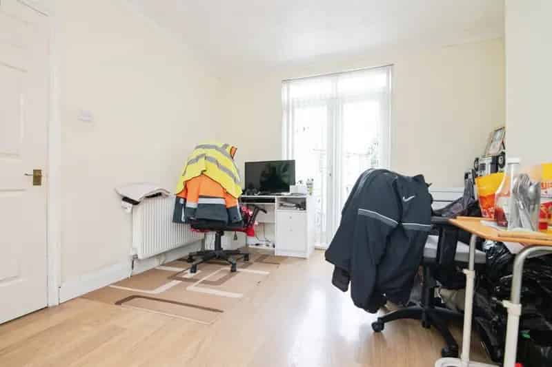 3 Bed Mid-Terraced House Near Tram Stop