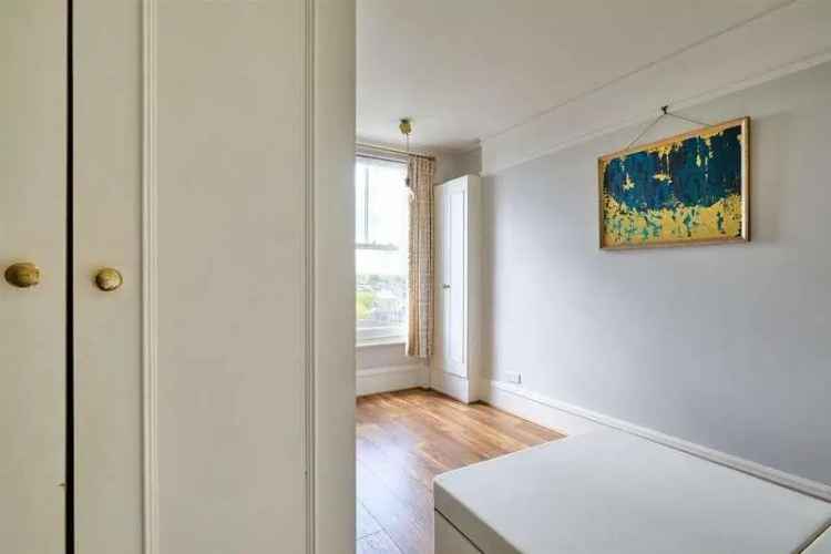 3 Bed Flat for Sale in Putney with River Views