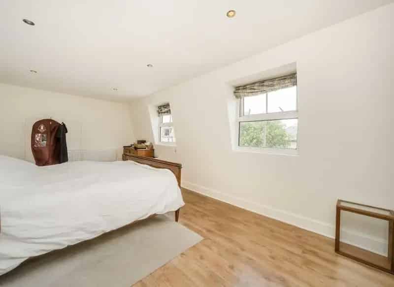 2 Bed 2 Bath Split Level Apartment with Terrace Brackenbury Village