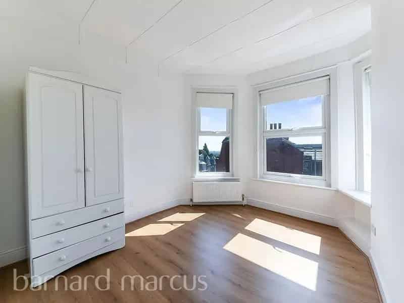 Two Double Bedroom Period Conversion Flat Near Muswell Hill Broadway