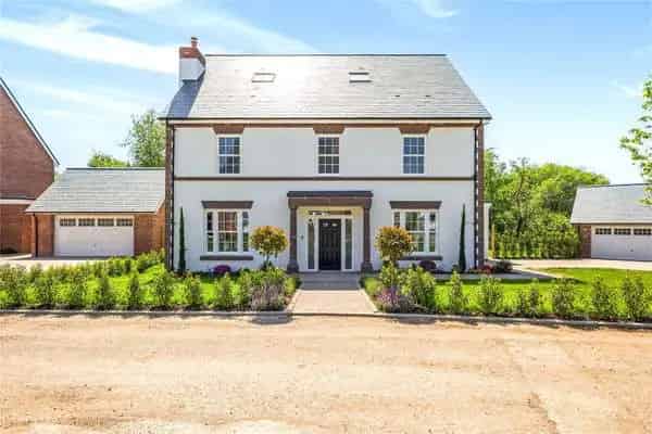 Chatsworth: Luxurious 5-Bedroom Home in Tattenhall