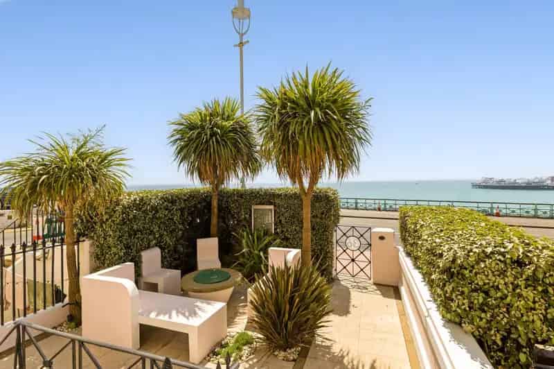 9 Bedroom Seafront Regency Townhouse Brighton