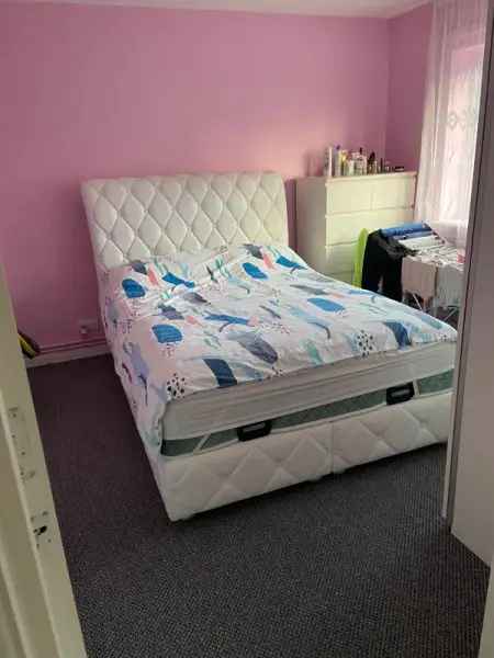 Flat For Rent in Hertsmere, England