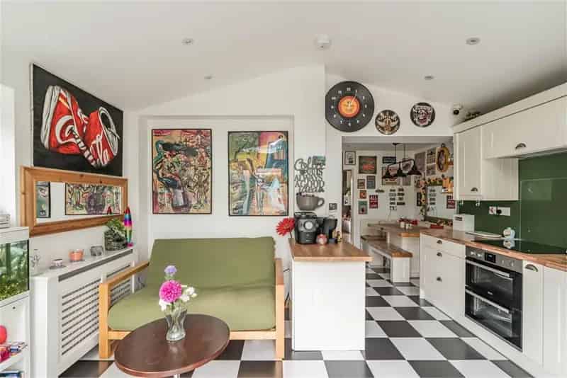 2 Bed Semi Detached House with 2 Reception Rooms and Garden