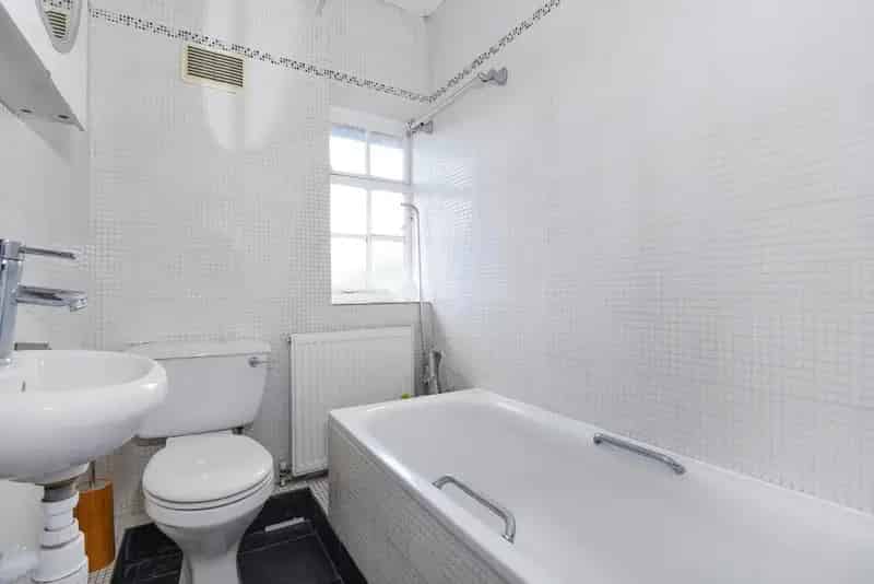 2 Bed Maisonette Near East Finchley Station