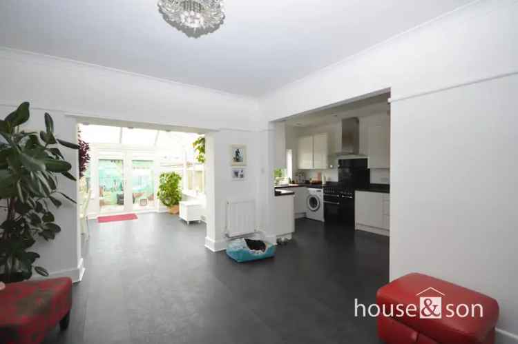 3 Bedroom Detached House for Sale in Winton East
