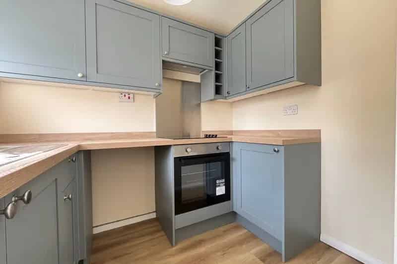 2 Bed Semi Detached House with Driveway Parking and Garden