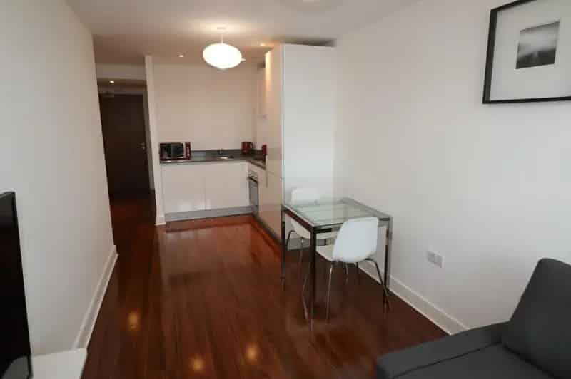 1 Bedroom Apartment Metropolitan House City Centre