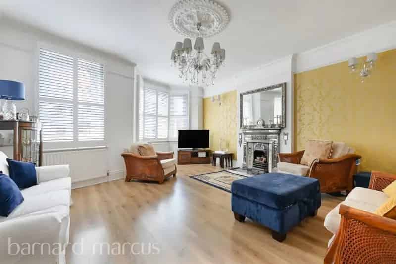 Four Bedroom Maisonette Tooting High Street