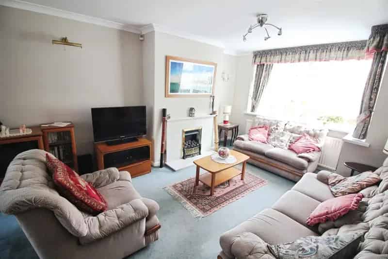 3 Bedroom Semi-Detached House to Rent
